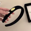 Cerchietto classico in velluto nero imbottito con emblema dorato fatto a mano donna - Versione Stretta / Nero