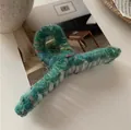 Schattige groene pluche haarklem met kleurrijke accenten voor meisjeskapsels - Groen