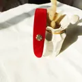 Haarreif aus burgunderfarbenem Samt mit goldener Rose und elegantem Vintage-Finish - Samt Rot Kamelie