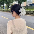 Elegante pinza de pelo de flor grande de organza blanca con perla para mujer - Camelia de Strass Azul / Azul