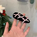 Schwarze Samt-BB-Haarklammer mit rosa gekreuzten Bändern im Balletcore-Ästhetik-Stil - Schleife Stil Schwarz-Rosa