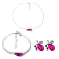 Dettaglio di parure con collana, bracciale e orecchini in argento e cristalli fucsia - Rosso rosa