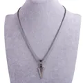 Collier à pendentif flèche triangle argenté vintage avec gravure géométrique - Argent antique