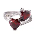 Bague en argent avec deux pierres rouges en forme de cœur et accents de diamants - US 6 / Rouge