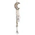 Detalle del clip de luna con borlas, pedrería, estrellas y colgantes de cristal - Bronce antiguo