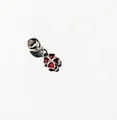 Detalle de colgante trébol de plata con corazones de esmalte rojo para joyas DIY - Rojo