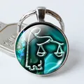 Detalle del colgante de cristal del signo Libra y el anillo de metal para llaves elegante - Estilo Libra Cian Oscuro (Estilo 11)