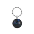 Primer plano detallado del llavero zodiaco Piscis con nebulosa azul y anillo de plata - Piscis(6)