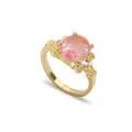 Bague dorée artistique avec une grande pierre rose et un anneau texturé style corail - Rose