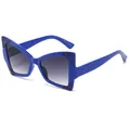 Occhiali da sole moderni a farfalla con montatura blu marmorizzata e lenti grigie sfumate - Blu con Marmo Blu (C2)