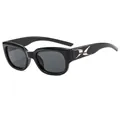 Gafas de sol rectangulares negras clásicas con protección UV y detalles metálicos plateados - Montura Negra Lente Gris