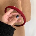 Elegante cerchietto in tessuto rosso vino con etichetta fatta a mano su cappotto - Stile in Raso Fatto a Mano / Borgogna