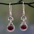 Boucles d'oreilles vintage en argent avec grenat rouge et pierre de lune - Style Rond / Argent antique avec pierre rouge