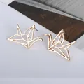 Elegante gouden origami kraanvogel oorknopjes voor dames met minimalistisch design - Goud