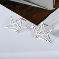 Elegante zilveren origami kraanvogel oorknopjes met modern geometrisch hol ontwerp - Zilver