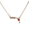Collier chic en plaqué or avec bouteille de vin et verre aux détails d'émail rouge - Or