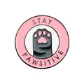 Épingle émaillée ronde Stay Pawsitive avec motif de patte de chat sur fond blanc pur - Style Lettre de Patte de Chat (xz2781)