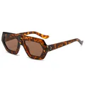 Tortoiseshell geometric sunglasses with brown lenses and three-dot gold rivet details - Leopard Frame / Tea Lens
