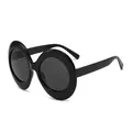 Übergroße ovale Sonnenbrille in glänzendem Schwarz für einen trendigen Streetwear-Look - Schwarzer Rahmen Graue Gläser