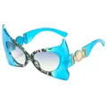 Modische blaue Cat-Eye-Sonnenbrille mit Flügelrahmen und goldenen Metallakzenten für Partys - Blauer Rahmen Farbverlauf Blau Gelb Gläser