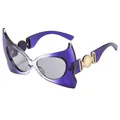 Occhiali da sole cat-eye con montatura viola trasparente e dettagli in metallo dorato - Montatura Viola Lenti Grigio Chiaro