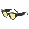 Retro-Cateye-Sonnenbrille mit schwarzem Rahmen, gelben Gläsern und Metalldetails - Grüner Rahmen Gelbe Linsen