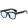 Retro quadratische Sonnenbrille in Schwarz mit hellblauen Gläsern und Nieten-Details - Schwarzer Rahmen Blaue Gläser