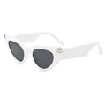Retro-Cateye-Sonnenbrille in Weiß mit schwarzen Gläsern und silbernen Metallakzenten - Weißer Rahmen Graue Gläser