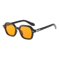 Lunettes de soleil rétro noires à verres orange avec rivets métalliques en flèche - Monture Noire Verres Oranges