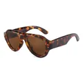 Modische Oversize-Sonnenbrille mit Schildpattmuster, braunen Gläsern und Metallnieten - Schildpatt Rahmen Tee Gläser