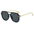 Moderne quadratische Sonnenbrille in Schwarz und Gold mit Doppelsteg und UV-Schutz für Damen - Schwarzer Rahmen Graue Gläser