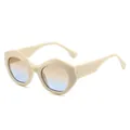 Gafas de sol ovaladas color crema con lentes degradadas azul y naranja para mujer - Marco Blanco Roto Lentes Degradado Marrón Azul