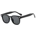 Lunettes de soleil rondes rétro noires avec verres gris foncé et détails argentés - Gris Noir / Noir Brillant