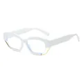 Moderne weiße Cat-Eye-Sonnenbrille mit goldenen Metalldetails und UV-Schutz - Weißer Rahmen Graue Linse
