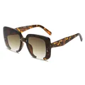 Quadratische Sonnenbrille mit Schildpatt-Rahmen, braunem Farbverlauf und Nietenverzierung - C2 Schildpatt Rahmen Verlauf Tee Gläser