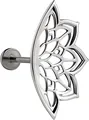 Vue macro d'un piercing fleur de lotus en argent poli avec tige en acier chirurgical - 14k / Argent