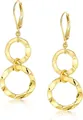 Détail de boucles d'oreilles anneaux dorés martelés avec fermoirs de style levier - 14k / Or