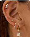 Detailansicht vergoldetes Messing-Ohrring-Set mit glänzenden Zirkoniasteinen besetzt - Ohrring-Set (e348) / 14k / 4er-Set / Gold