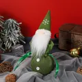 Dunkelgrüner gestrickter Weihnachtsgnom-Geschenkbeutel mit Schneeflocken und Kordelzug - Grün