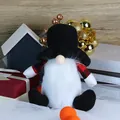 Gnomo navideño nórdico con sombrero negro y mangas de cuadros rojos para decoración - Estilo Sombrero de Muñeco de Nieve