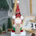 Weihnachtswichtel Plüsch mit roter Strickmütze und Leinensack für festliche Tischdekoration - Herren Stil Mit Sackleinen Tasche