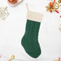 Calza di Natale in maglia a trecce verde scuro con bordo crema per decorazioni casa - Calza in maglia patchwork verde