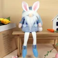 Gnomo conejo de Pascua de patas largas con gorro azul y peto a cuadros de peluche - Conejo Azul de Piernas Largas