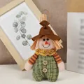 Spaventapasseri da appendere con salopette di tweed verde per decoro del Ringraziamento - Ciondolo Da Uomo A Forma Di Spaventapasseri