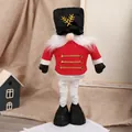 Gnomo de Navidad estilo cascanueces con abrigo de terciopelo rojo y bordados dorados - Soldado Rojo (Estilo Retráctil)