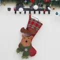 Weihnachtssocke mit 3D-Rentier und Karo-Manschette für festliche Geschenkdekorationen - Elch-Stil