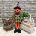 Poupée sorcière citrouille d'Halloween rétractable avec chapeau violet pour déco de fête - Motif de Citrouille