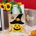 Bolsa de Halloween con calabaza sonriente, sombrero de bruja negro y asa de tela a cuadros - Patrón de Calabaza