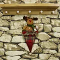 Weihnachts-Rentier Geschenktüte mit Plüsch-Rentier und rot-grünem Karo-Stoff-Design - Elch-Stil