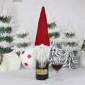 Copribottiglia di vino gnomo di Natale con cappello rosso e barba in finta pelliccia - Copribottiglia gnomo senza volto rosso